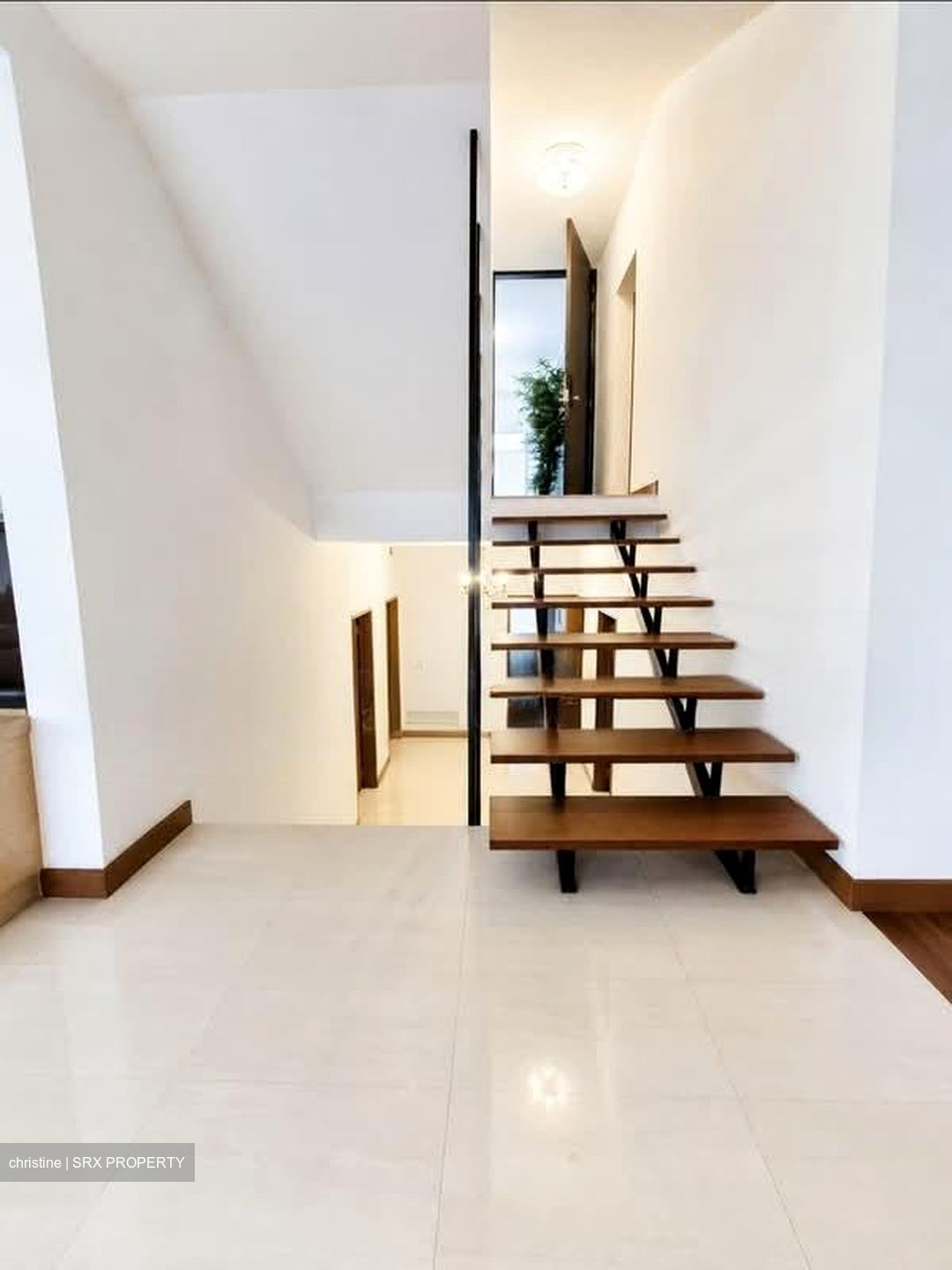 Townhouse Apartments (D9), Apartment #589837831